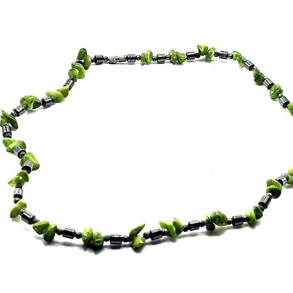 BohemianHematite, Green Coral Chip Bohemain Single Stranded Beaded Necklace 19in - Picture 1 of 2